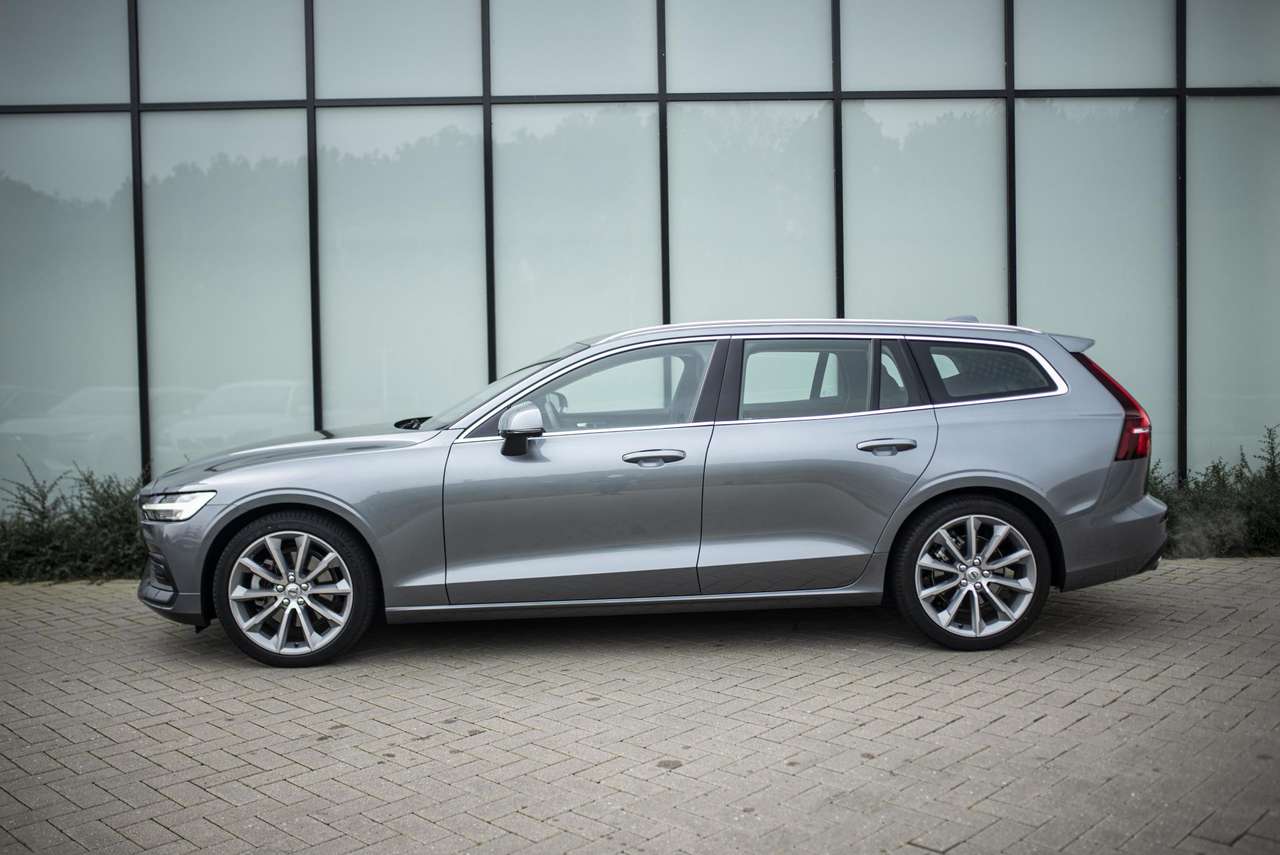 Volvo V60 2.0 T4 Momentum Pro