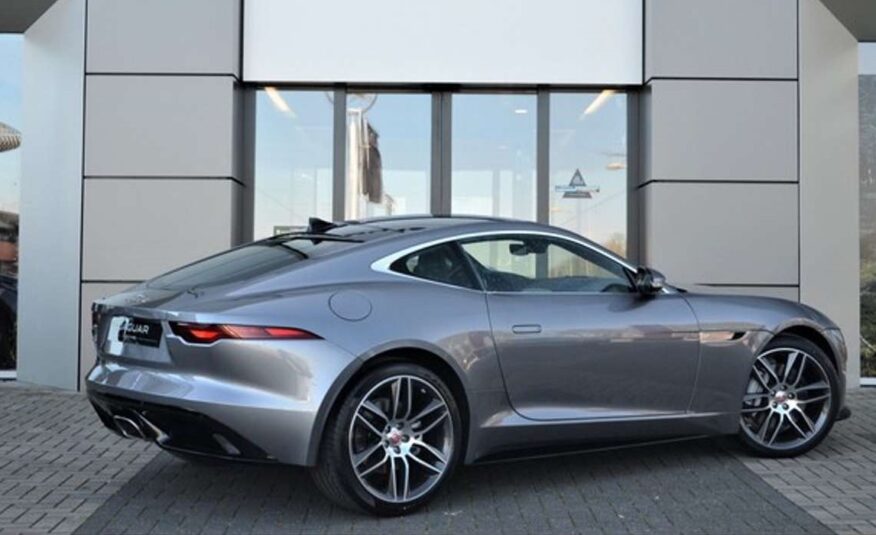 Jaguar F-Type P300 RWD R-Dynamic