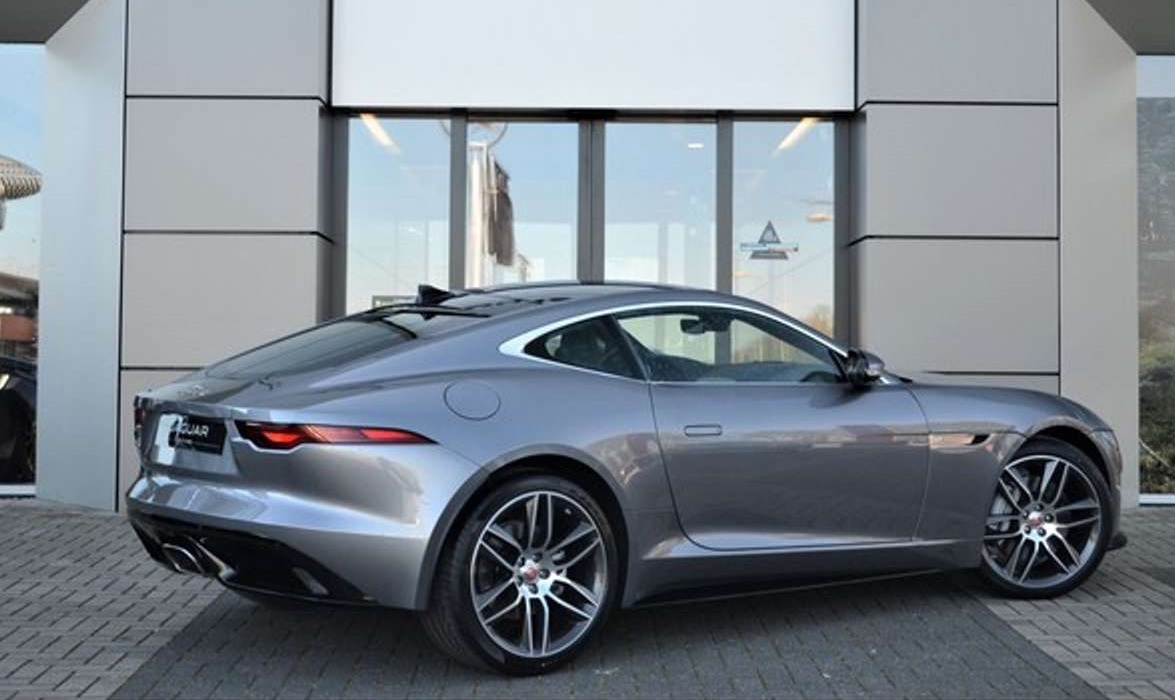 Jaguar F-Type P300 RWD R-Dynamic