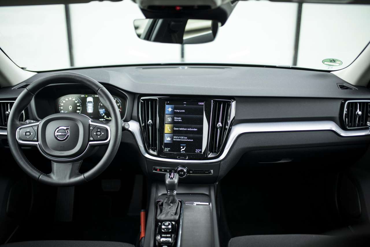 Volvo V60 2.0 T4 Momentum Pro