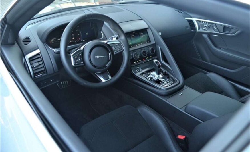Jaguar F-Type P300 RWD R-Dynamic