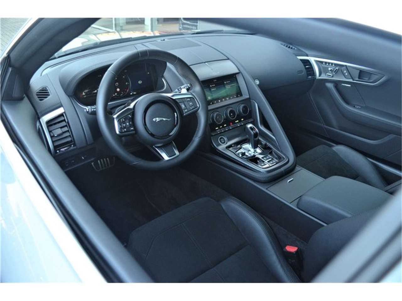 Jaguar F-Type P300 RWD R-Dynamic