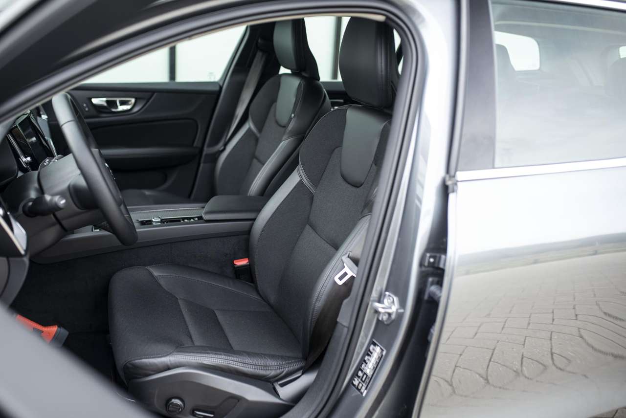 Volvo V60 2.0 T4 Momentum Pro