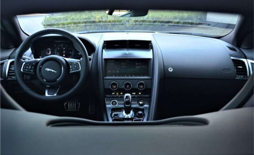 Jaguar F-Type P300 RWD R-Dynamic