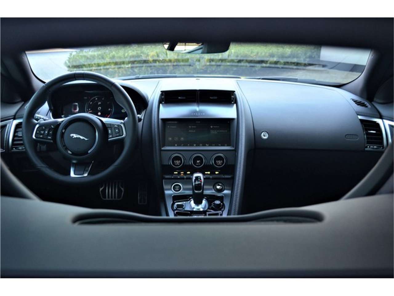 Jaguar F-Type P300 RWD R-Dynamic