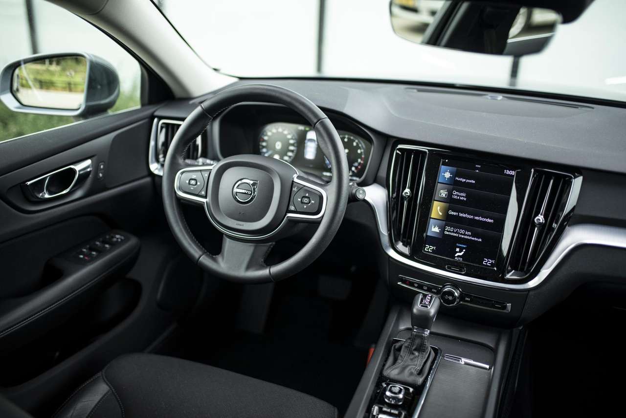 Volvo V60 2.0 T4 Momentum Pro