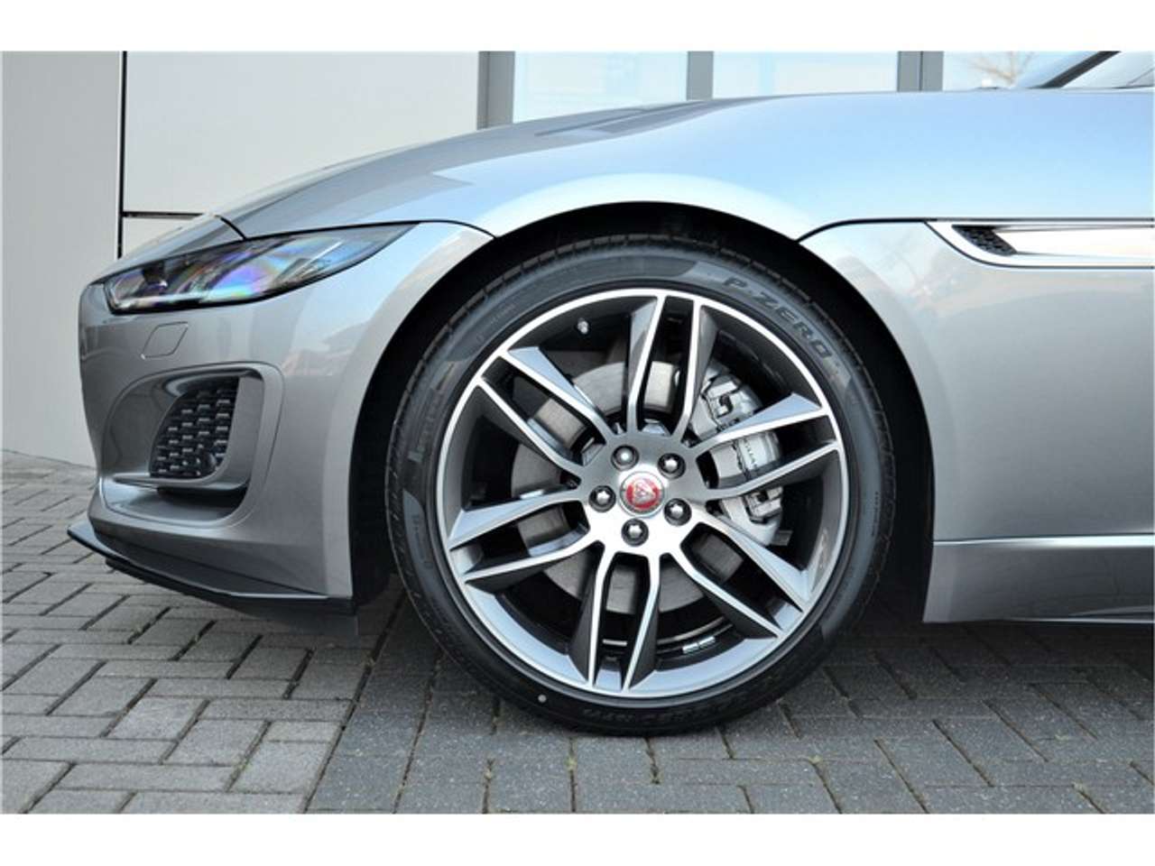 Jaguar F-Type P300 RWD R-Dynamic