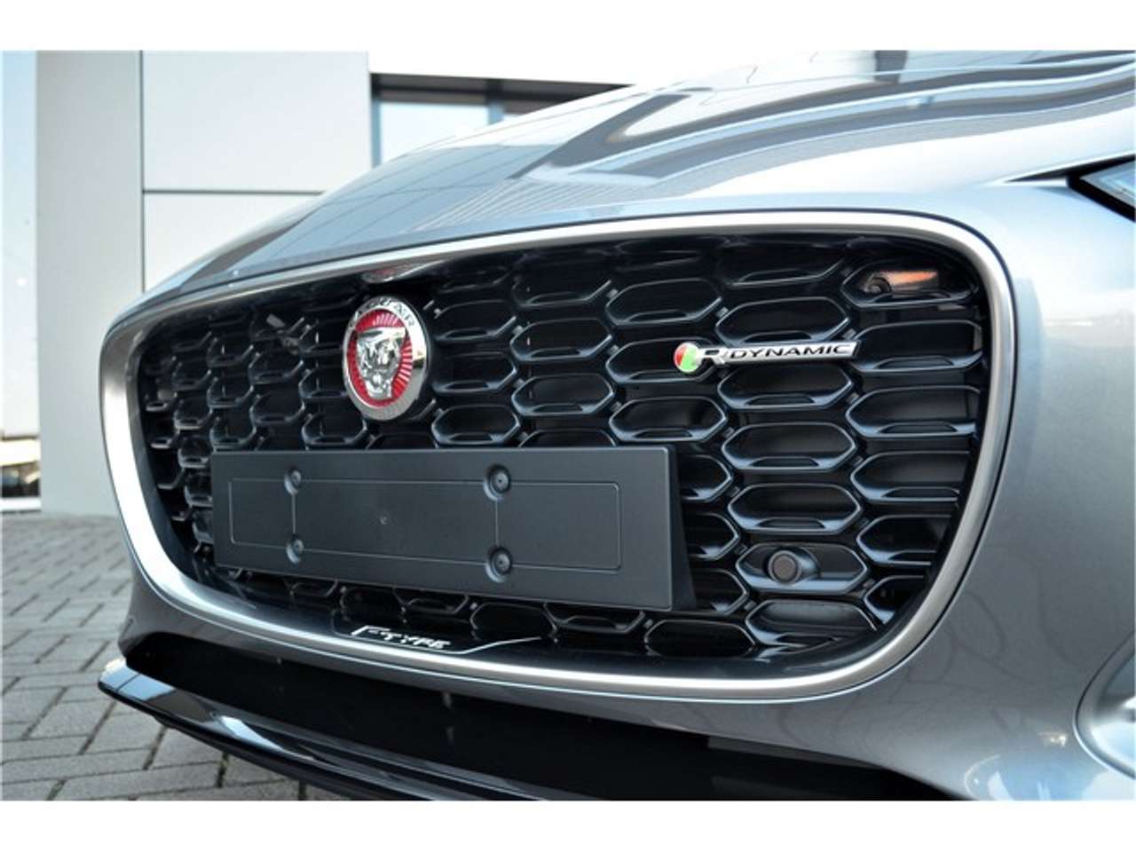 Jaguar F-Type P300 RWD R-Dynamic