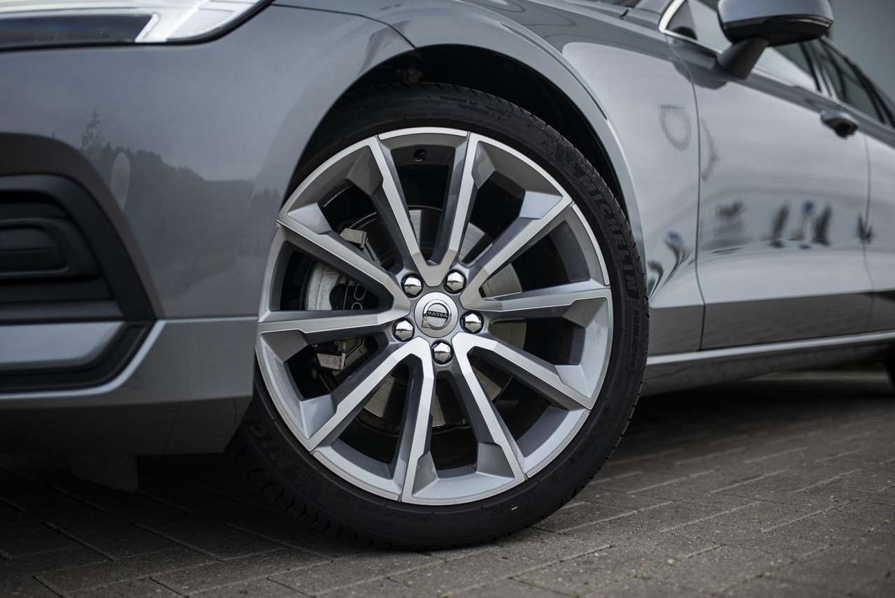 Volvo V60 2.0 T4 Momentum Pro